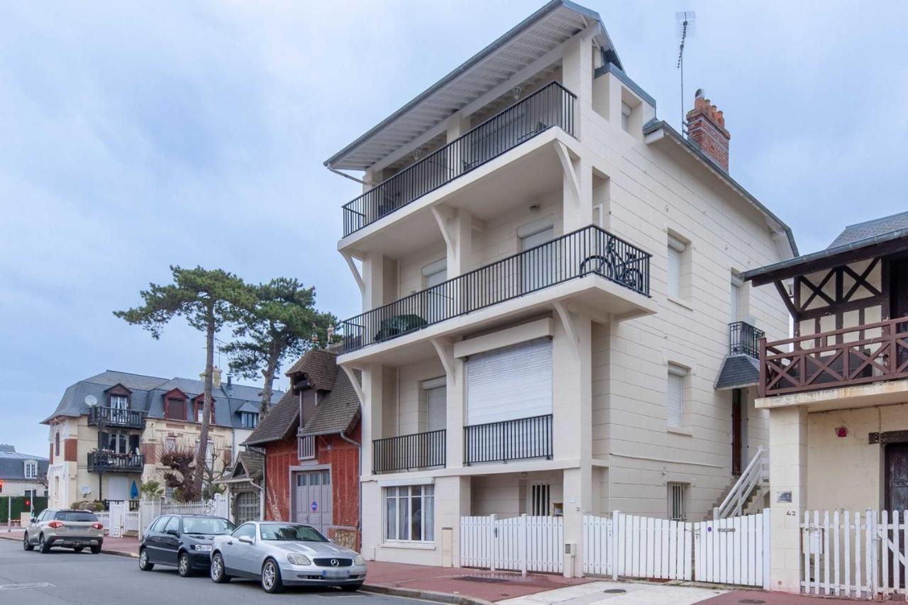 2-Bedroom Apartment With Balcony Near Hippodrome ドーヴィル エクステリア 写真